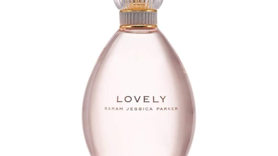 Sarah Jessica Parker Lovely Eau de Parfum 200ml Spray - Elegant floral fragrance with notes of lavender