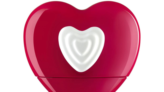 Escada Show Me Love Eau de Parfum 100ml Spray - Captivating floral fragrance with fruity notes