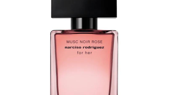 Experience the allure of Narciso Rodriguez Musc Noir Rose For Her Eau de Parfum 30ml Spray