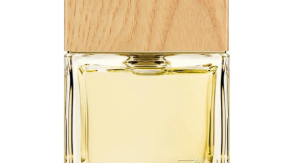 Shiseido Zen Eau de Parfum for Women 100ml Spray - Elegant floral fragrance with a blend of citrus and wood notes for a refreshing and sophisticated scent.