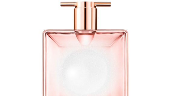 Lancôme Idôle Aura Eau de Parfum 50ml Spray - A radiant floral fragrance with notes of rose and jasmine