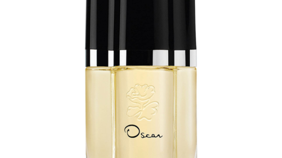 Image of Oscar De La Renta Oscar for Her Eau de Toilette 50ml Spray – a floral and fruity fragrance with notes of lush roses