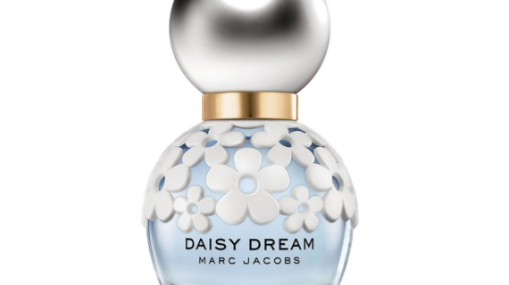 Marc Jacobs Daisy Dream Eau de Toilette 30ml Spray - Light floral fragrance with notes of wild berries and jasmine