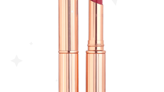 Charlotte Tilbury Superstar Lips Lipstick in Sexy Lips - a creamy pink lipstick that delivers vibrant color and hydration for irresistibly kissable lips.