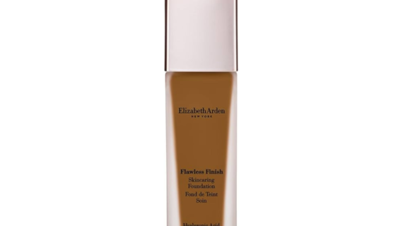 Elizabeth Arden Flawless Finish Skincaring Foundation 30ml in shade 550N offers a smooth